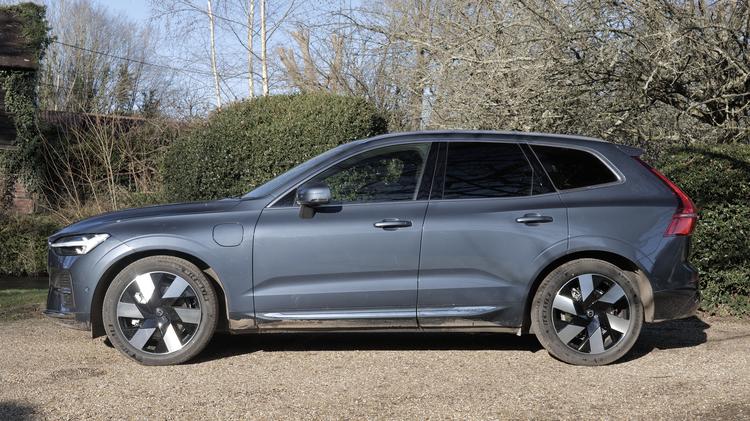 VOLVO XC60 ESTATE 2.0 T6 [350] RC PHEV Plus Dark 5dr AWD Geartronic